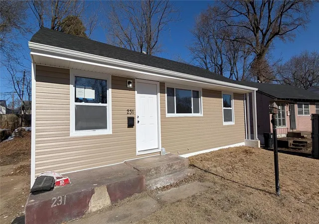 Photo 1 of Single Family Residence at 231 Estridge, Saint Louis, MO 63137 | MLS# MIS25005081 | | Sold on 2025-03-31