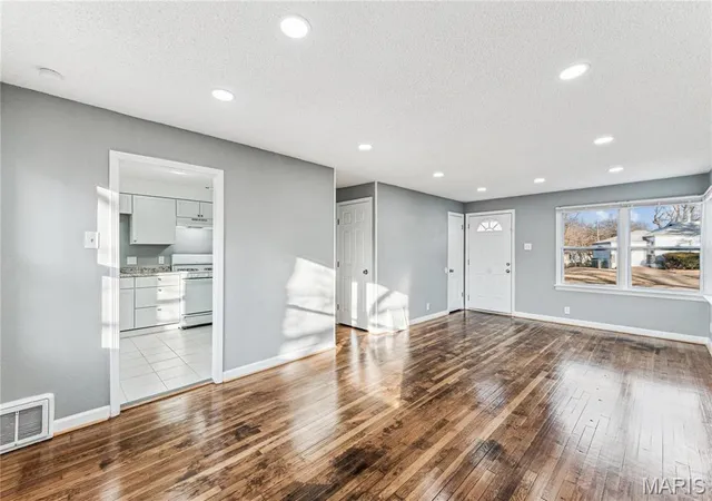 Photo 4 of Single Family Residence at 1246 Kilgore Dr, Saint Louis, MO 63137 | MLS# MIS25005088 |  | Sold on 2025-08-22
