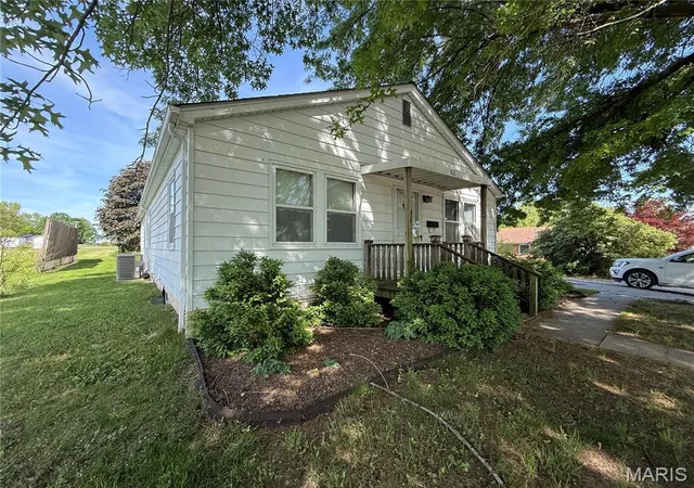 Photo 3 of Single Family Residence at 509 & 511 E Hudson St, Wellsville, MO 63384 | MLS# MIS25005427 |  | Sold on 2025-09-04