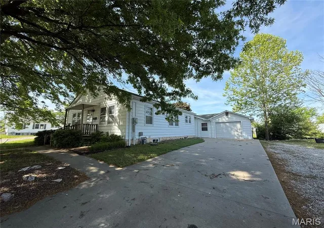 Photo 5 of Single Family Residence at 509 & 511 E Hudson St, Wellsville, MO 63384 | MLS# MIS25005427 |  | Sold on 2025-09-04