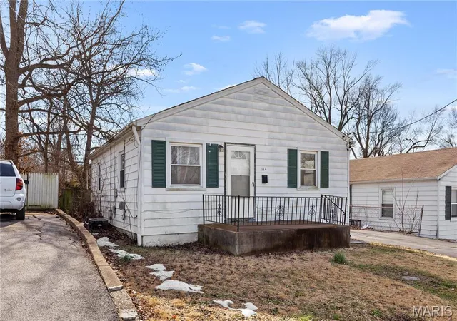 Photo 4 of Single Family Residence at 114 Fermo Ave, Saint Louis, MO 63135 | MLS# MIS25005430 | | Sold on 2025-06-10