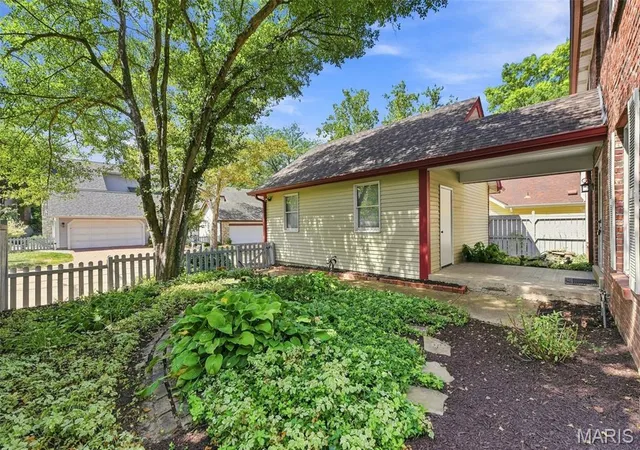 Photo 2 of Single family home for sale at 1578 Milbridge Dr, Chesterfield, MO 63017 | MLS# MIS25005438 | Listing updated on 2026-09-14