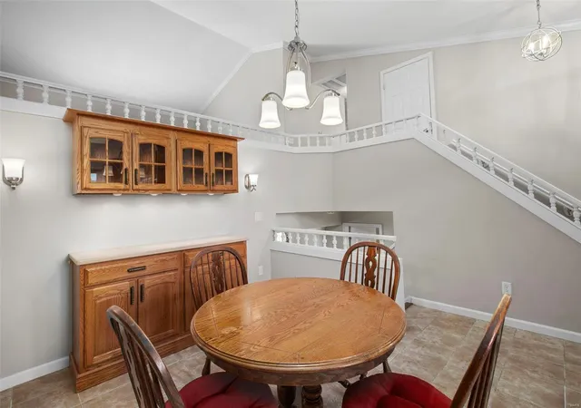Photo 4 of Condominium at 9316 Mackenzie Circle Dr, Saint Louis, MO 63123 | MLS# MIS25005628 |  | Sold on 2025-04-11