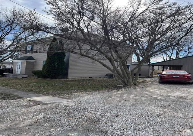 Photo 3 of Single Family Residence at 637 S Wentz St, Montgomery City, MO 63361 | MLS# MIS25005716 | | Sold on 2025-03-31