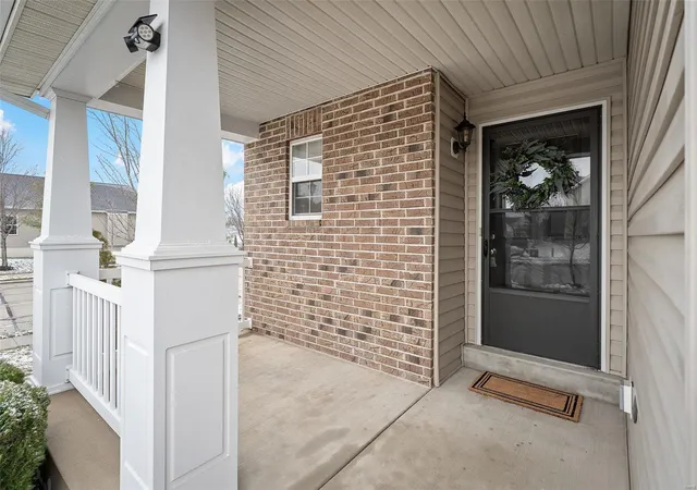 Photo 3 of Townhouse at 801 Country Field Dr, Lake Saint Louis, MO 63367 | MLS# MIS25005761 |  | Sold on 2025-04-08