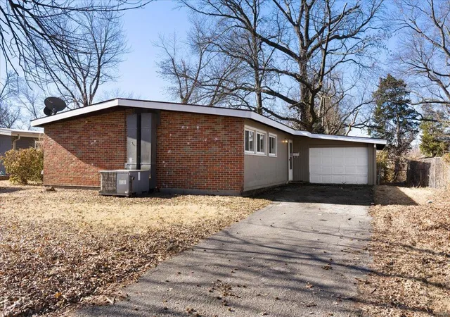 Single Family Residence at 8426 Buckthorn Dr, Saint Louis, MO 63134 | MLS# MIS25005775 |  | Sold on 2025-07-18