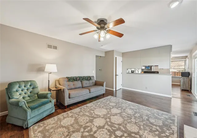 Photo 3 of Single Family Residence at 10 Parliament Sq, Saint Peters, MO 63376 | MLS# MIS25005839 |  | Sold on 2025-05-15