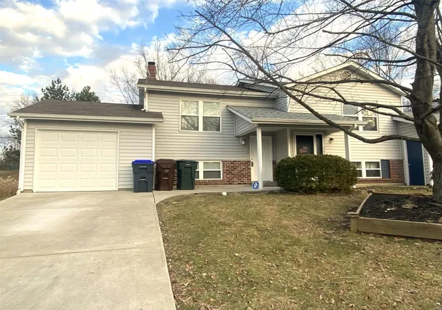 Condominium at 304 Della Dr, Saint Peters, MO 63376 | MLS# MIS25005943 | | Sold on 2025-03-20