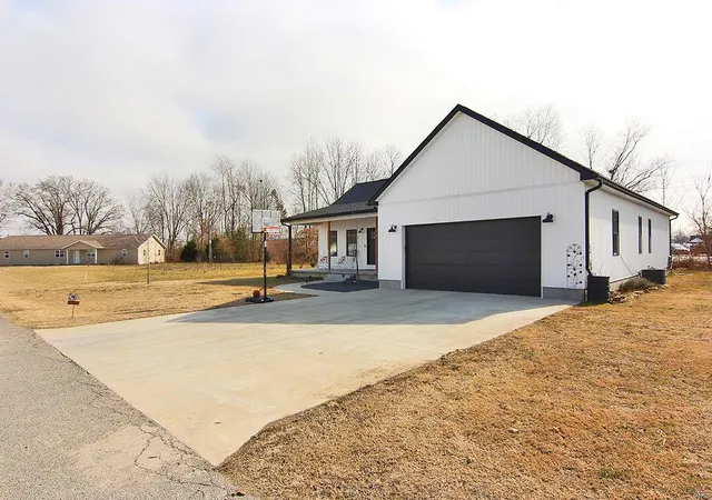 Photo 3 of Single Family Residence at 114 Emerald, Advance, MO 63730 | MLS# MIS25006040 |  | Sold on 2025-03-13