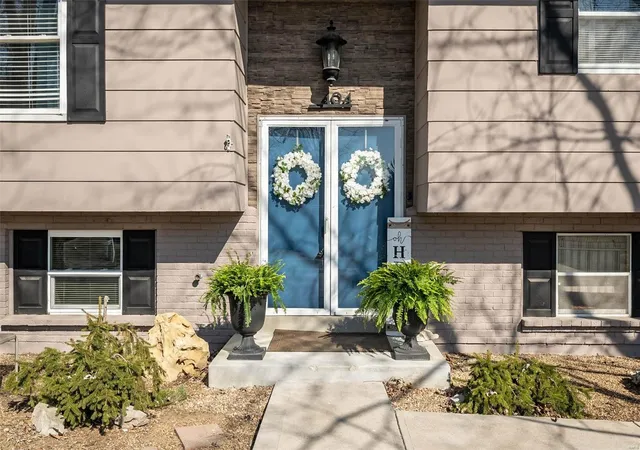 Photo 2 of Single Family Residence at 404 Sutters Mill Rd, Saint Peters, MO 63376 | MLS# MIS25006100 | | Sold on 2025-04-03
