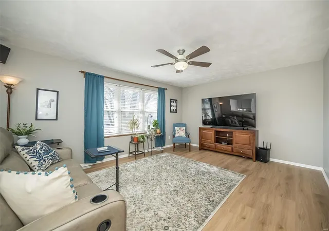 Photo 3 of Single Family Residence at 404 Sutters Mill Rd, Saint Peters, MO 63376 | MLS# MIS25006100 | | Sold on 2025-04-03