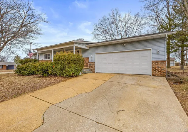 Photo 4 of Single Family Residence at 301 Kingsbury Blvd, Fredericktown, MO 63645 | MLS# MIS25006212 |  | Sold on 2025-04-30