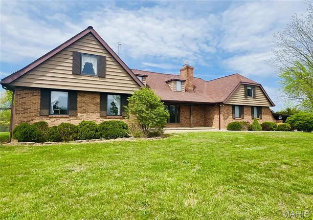 Photo 4 of Single Family Residence at 34128 Monroe Road 480, Stoutsville, MO 65283 | MLS# MIS25006384 | | Sold on 2025-12-05