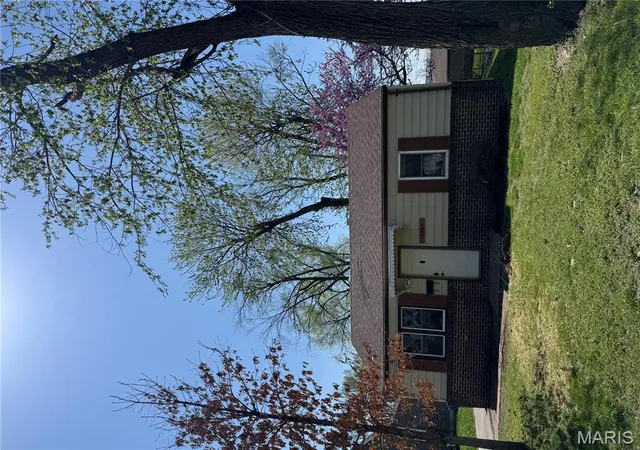Single Family Residence at 9432 Minerva Ave, Saint Louis, MO 63114 | MLS# MIS25006488 | | Sold on 2025-05-30