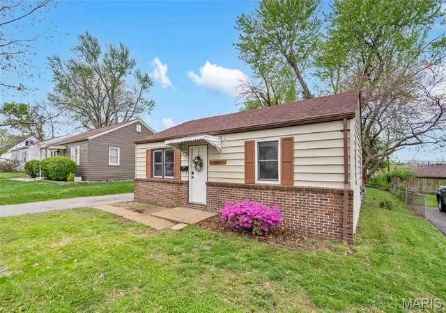 Photo 2 of Single Family Residence at 9432 Minerva Ave, Saint Louis, MO 63114 | MLS# MIS25006488 | | Sold on 2025-05-30