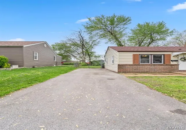 Photo 3 of Single Family Residence at 9432 Minerva Ave, Saint Louis, MO 63114 | MLS# MIS25006488 | | Sold on 2025-05-30