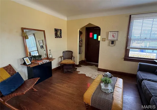 Photo 4 of Single Family Residence at 1017 Victory Dr, Saint Louis, MO 63125 | MLS# MIS25006586 | | Sold on 2025-07-18