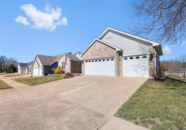 Photo 4 of Single Family Residence at 4583 Kerth Forest Dr, Saint Louis, MO 63128 | MLS# MIS25006812 |  | Sold on 2025-04-18