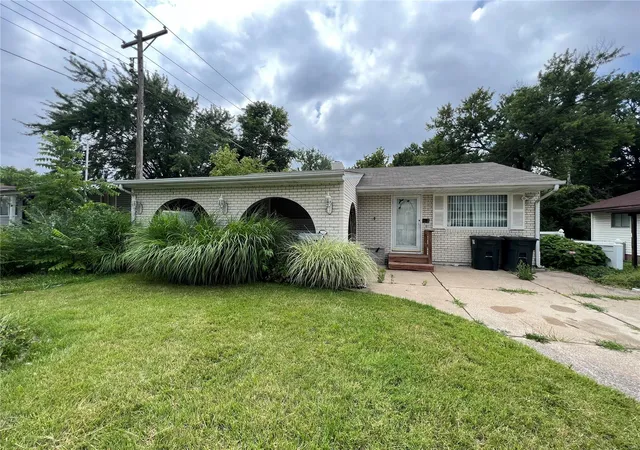 Single Family Residence at 10511 Durness Dr, Saint Louis, MO 63137 | MLS# MIS25006876 | | Sold on 2025-03-28