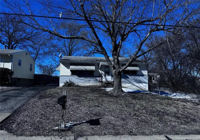Single Family Residence at 171 Elbring Dr, Saint Louis, MO 63135 | MLS# MIS25006945 | | Sold on 2025-04-29