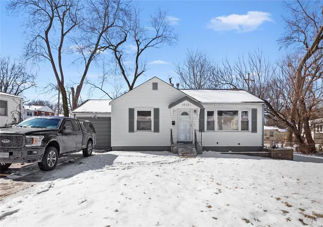 Photo 2 of Single Family Residence at 10121 Newbold Dr, Saint Louis, MO 63137 | MLS# MIS25007005 | | Sold on 2025-04-21