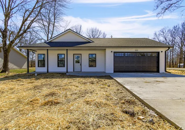 Photo 1 of Single Family Residence at 4306 Rivers Dr, Mexico, MO 65265 | MLS# MIS25007105 | | Sold on 2025-06-12