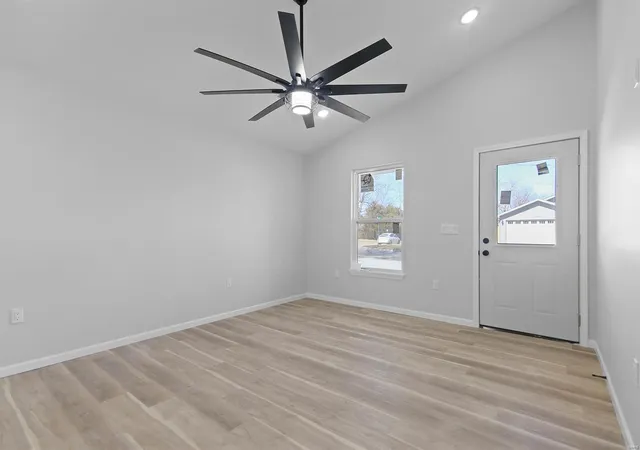 Photo 5 of Single Family Residence at 4306 Rivers Dr, Mexico, MO 65265 | MLS# MIS25007105 | | Sold on 2025-06-12