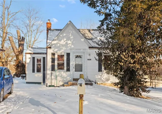 Single family home for sale at 828 Marion Pl, Saint Louis, MO 63135 | MLS# MIS25007220 | Listing updated on 2025-08-04