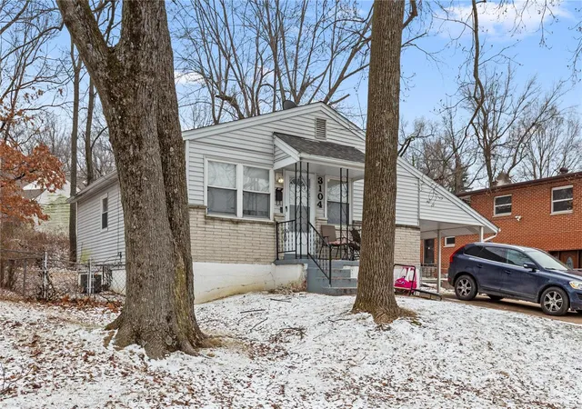 Photo 2 of Single Family Residence at 3104 Wheaton Ave, Saint Louis, MO 63114 | MLS# MIS25007273 | | Sold on 2025-06-30