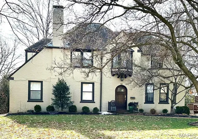 Single Family Residence at 54 Claverach Dr, Saint Louis, MO 63105 | MLS# MIS25007372 |  | Sold on 2025-06-03
