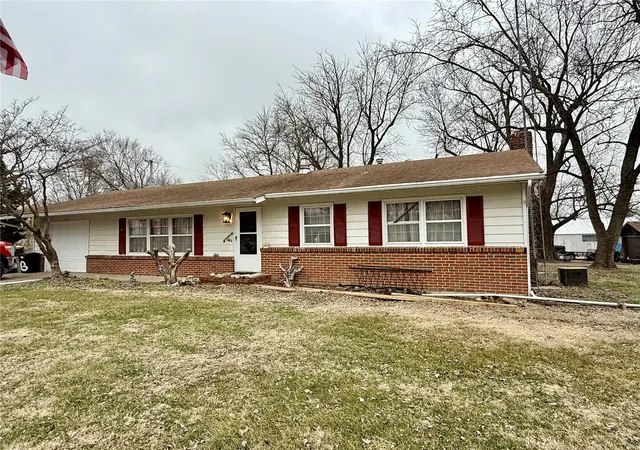 Photo 2 of Single Family Residence at 101 N Fourth Street, New Florence, MO 63363 | MLS# MIS25007445 | | Sold on 2025-05-15