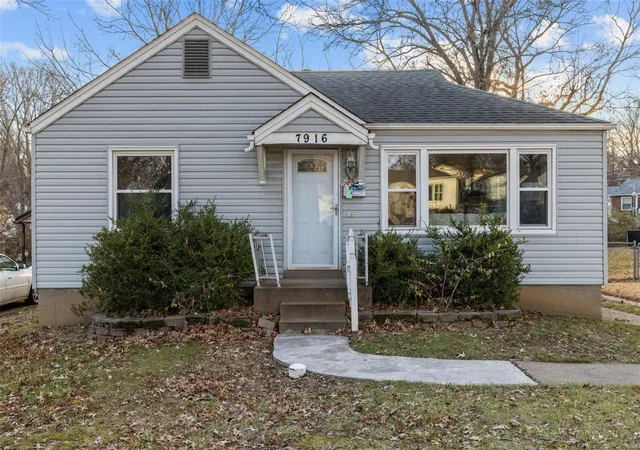 Single Family Residence at 7916 Underhill Dr, Saint Louis, MO 63133 | MLS# MIS25007563 | | Sold on 2025-05-13