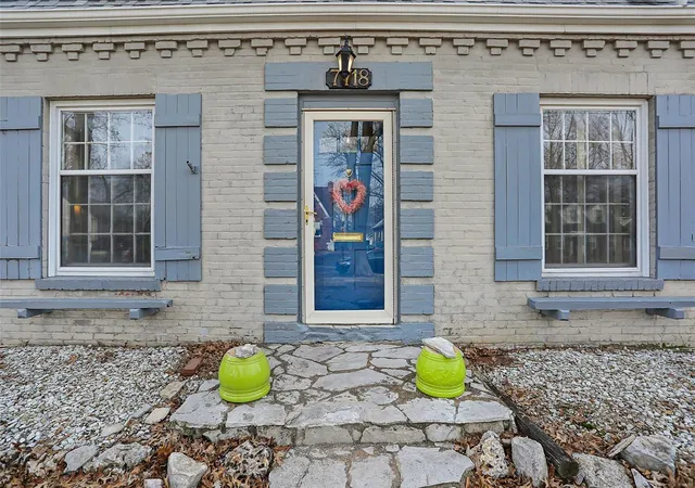 Photo 4 of Single Family Residence at 7718 Saint Albans Ave, St. Louis, MO 63117 | MLS# MIS25007590 | | Sold on 2025-02-19