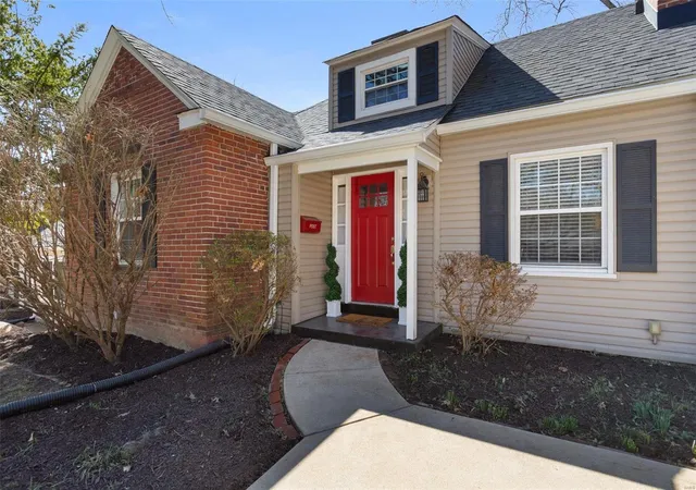 Photo 3 of Single Family Residence at 1407 Grant Rd, Saint Louis, MO 63119 | MLS# MIS25007678 | | Sold on 2025-04-15