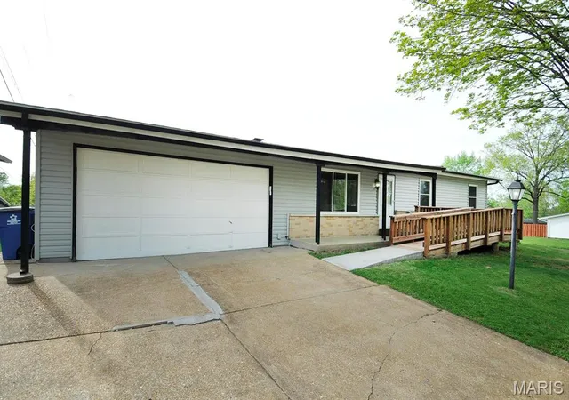 Single Family Residence at 2819 Redstone Dr, Saint Louis, MO 63125 | MLS# MIS25007787 | | Sold on 2025-05-15