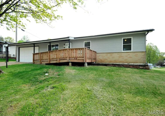 Photo 1 of Single Family Residence at 2819 Redstone Dr, Saint Louis, MO 63125 | MLS# MIS25007787 | | Sold on 2025-05-15