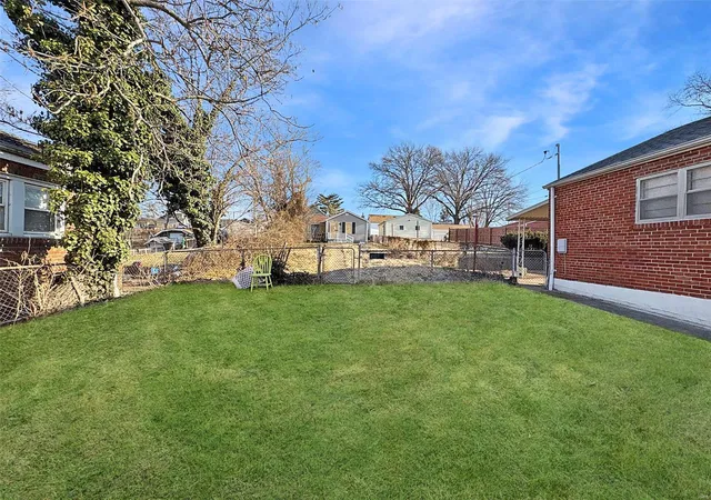 Photo 3 of Single Family Residence at 3967 Eichelberger St, Saint Louis, MO 63116 | MLS# MIS25007812 | | Sold on 2025-05-23