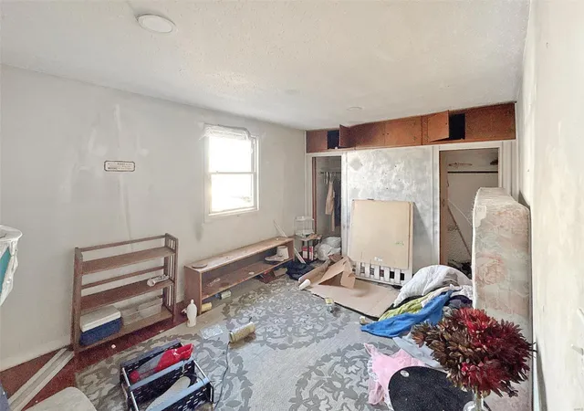 Photo 4 of Single Family Residence at 3967 Eichelberger St, Saint Louis, MO 63116 | MLS# MIS25007812 | | Sold on 2025-05-23