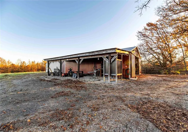 Photo 5 of Farm at 45 Angel Rd, Middletown, MO 63359 | MLS# MIS25007845 | | Sold on 2025-03-20