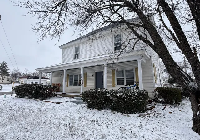 Photo 2 of Single Family Residence at 208 E Main St, Perry, MO 63462 | MLS# MIS25007900 | | Sold on 2025-04-17