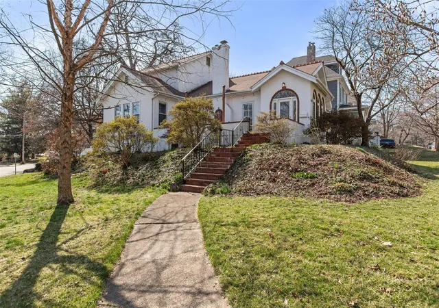 Photo 3 of Single Family Residence at 550 Sunnyside Ave, Saint Louis, MO 63119 | MLS# MIS25007905 |  | Sold on 2025-05-06