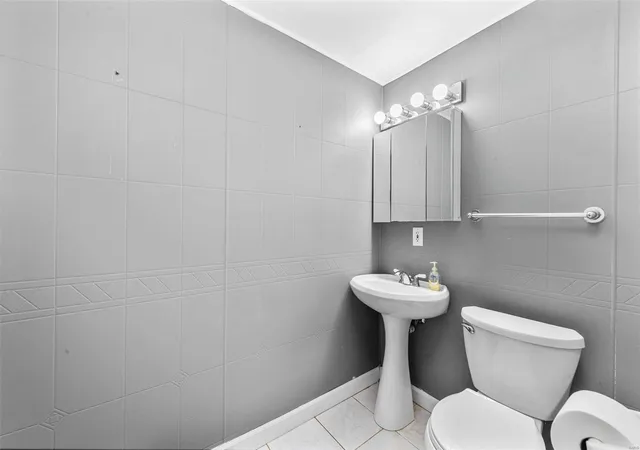 Photo 4 of Single Family Residence at 12124 Prestonpark Ln, Saint Louis, MO 63146 | MLS# MIS25007908 |  | Sold on 2025-04-18