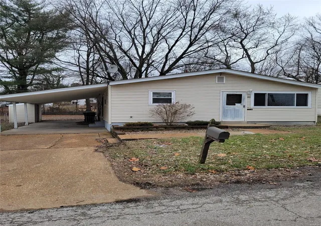 Single Family Residence at 20 Anistasia Dr, Saint Louis, MO 63135 | MLS# MIS25007940 | | Sold on 2025-04-11