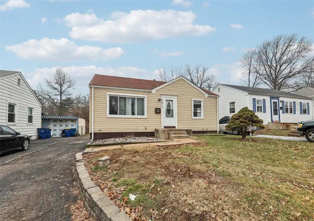 Photo 4 of Single Family Residence at 10812 Saint Francis Ln, Saint Ann, MO 63074 | MLS# MIS25007970 | | Sold on 2025-04-16