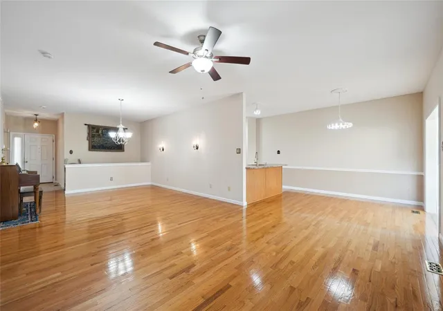 Photo 4 of Villa at 3207 Woodridge Center Pkwy, Saint Louis, MO 63129 | MLS# MIS25008023 |  | Sold on 2025-04-07