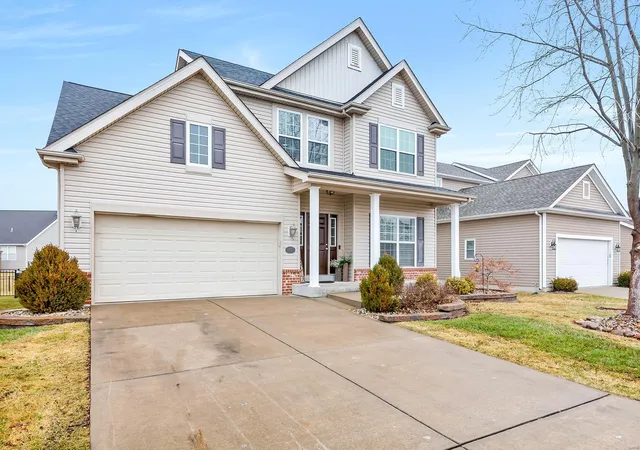 Photo 3 of Single Family Residence at 1602 Crimson Hills Dr, Saint Peters, MO 63376 | MLS# MIS25008050 | | Sold on 2025-03-20