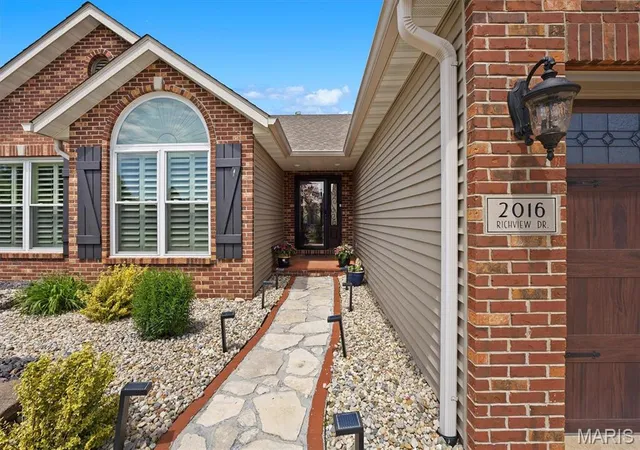 Photo 1 of Single Family Residence at 2016 Richview Dr, Saint Jacob, IL 62281 | MLS# MIS25008138 | | Sold on 2025-11-17