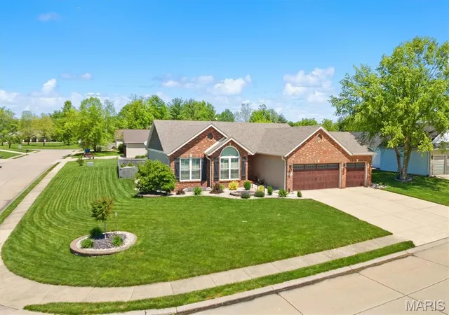 Photo 2 of Single Family Residence at 2016 Richview Dr, Saint Jacob, IL 62281 | MLS# MIS25008138 | | Sold on 2025-11-17