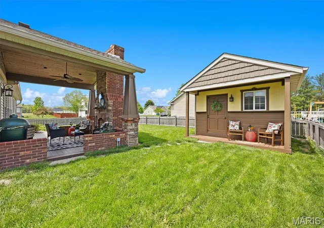 Photo 3 of Single Family Residence at 2016 Richview Dr, Saint Jacob, IL 62281 | MLS# MIS25008138 | | Sold on 2025-11-17