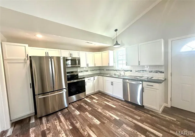 Photo 3 of Single Family Residence at 208 S Elm St, Bellflower, MO 63333 | MLS# MIS25008143 | | Sold on 2025-07-02